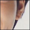 松島聡のピアス穴のある耳たぶ